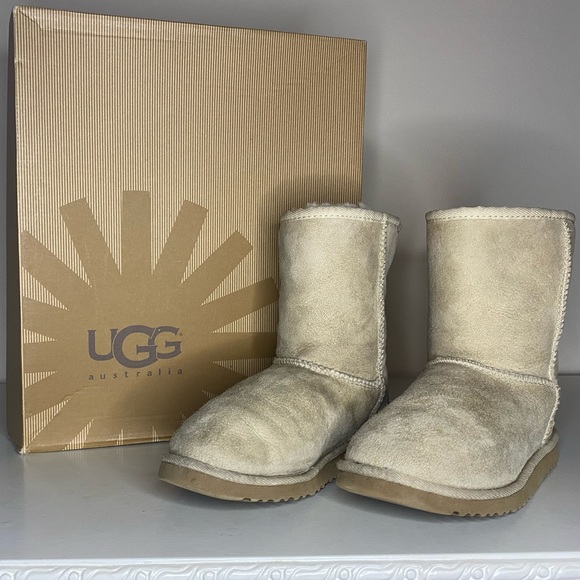 🤎 Tan Ugg Boots 🤎 - Picture 1 of 7